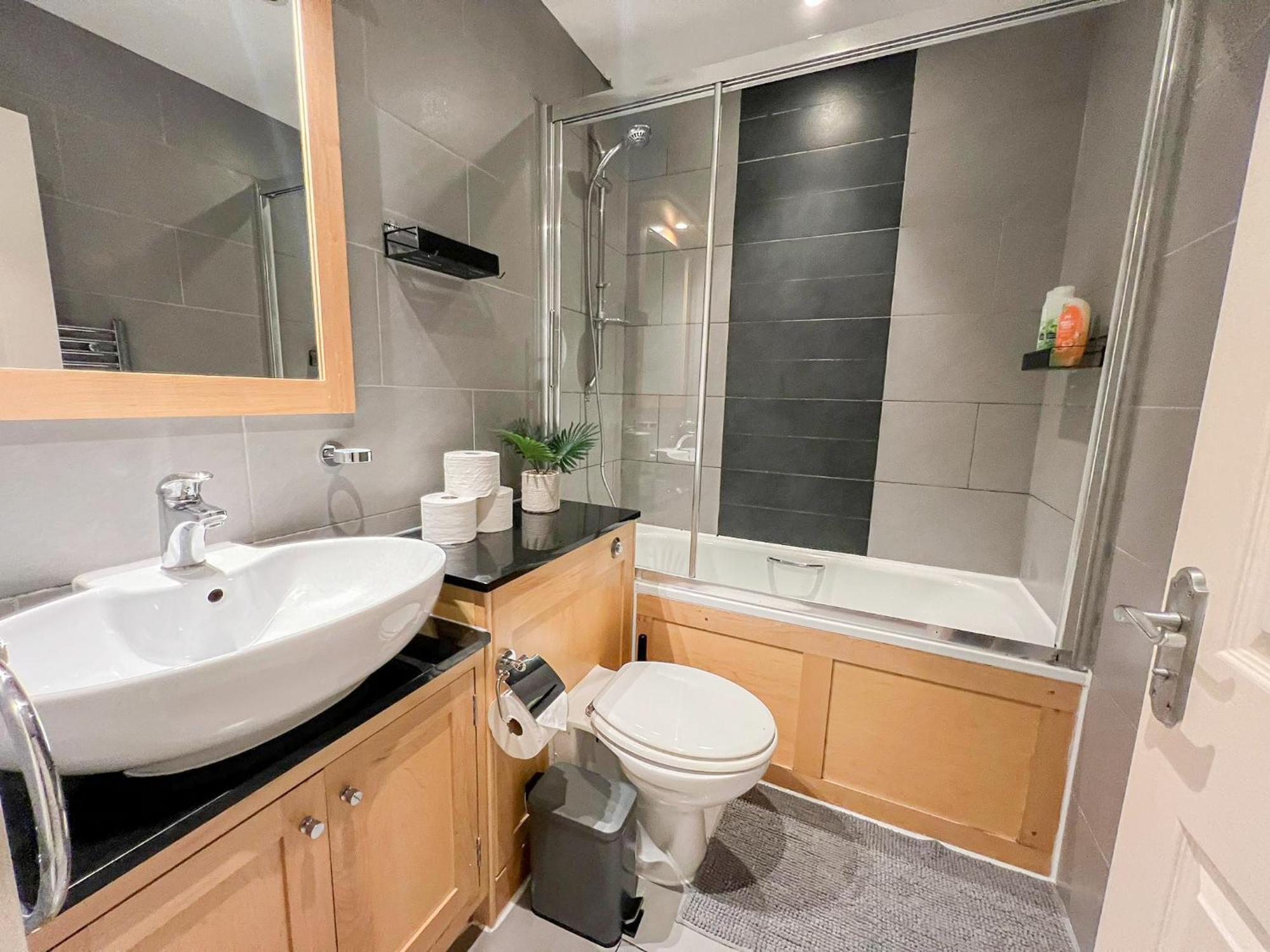 Apartment 2-bedroom Flat In Embankment A Short Walk Away To Trafalgar Square Near Big Ben, Eye *