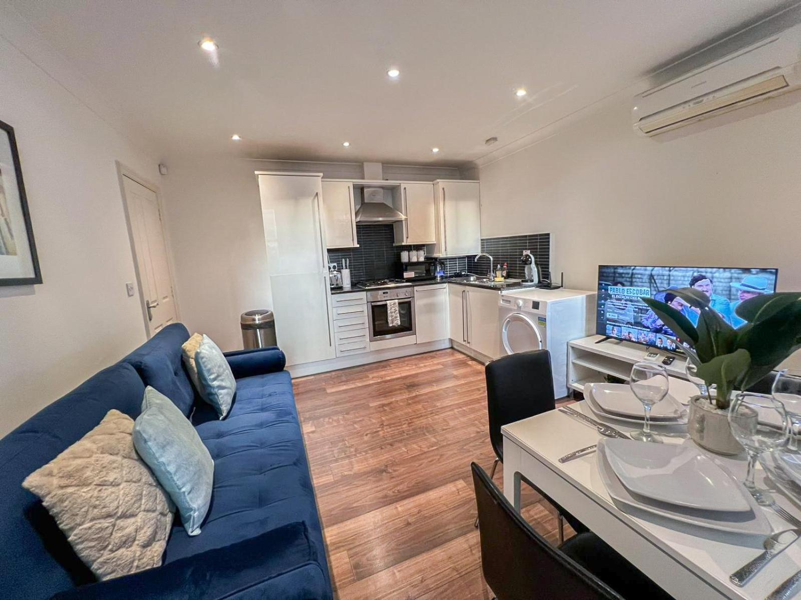 2-bedroom Flat In Embankment A Short Walk Away To Trafalgar Square Near Big Ben, Eye * London